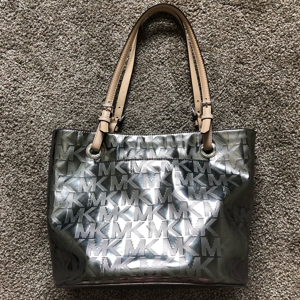 MK Michael Kors Silver Shoulder Bag! ⭐️